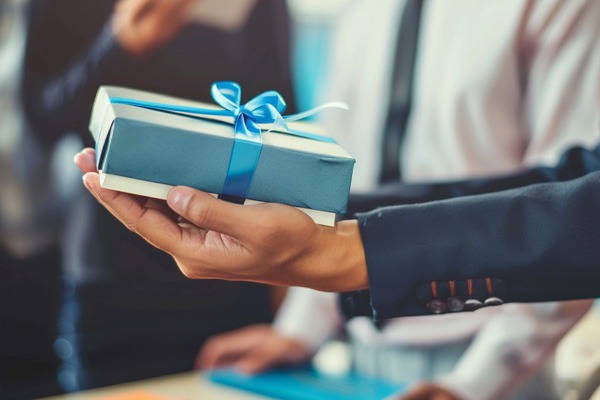 FINRA Officially Raises Gift Limit to $300&nbsp;